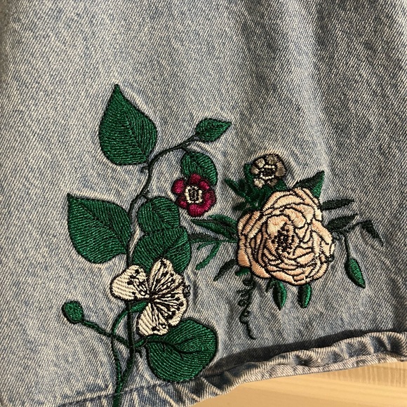 Embroidered denim mini skirt - Picture 4 of 5